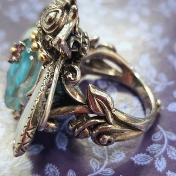 Barbara Bixby ring featuring a turquoise and crystal doublet skull, mother of pe - Picture 5 of 6